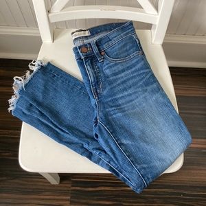 VGUC Madewell 9" High-Rise Skinny Crop Jeans w/ Destructed Hem / Size 25